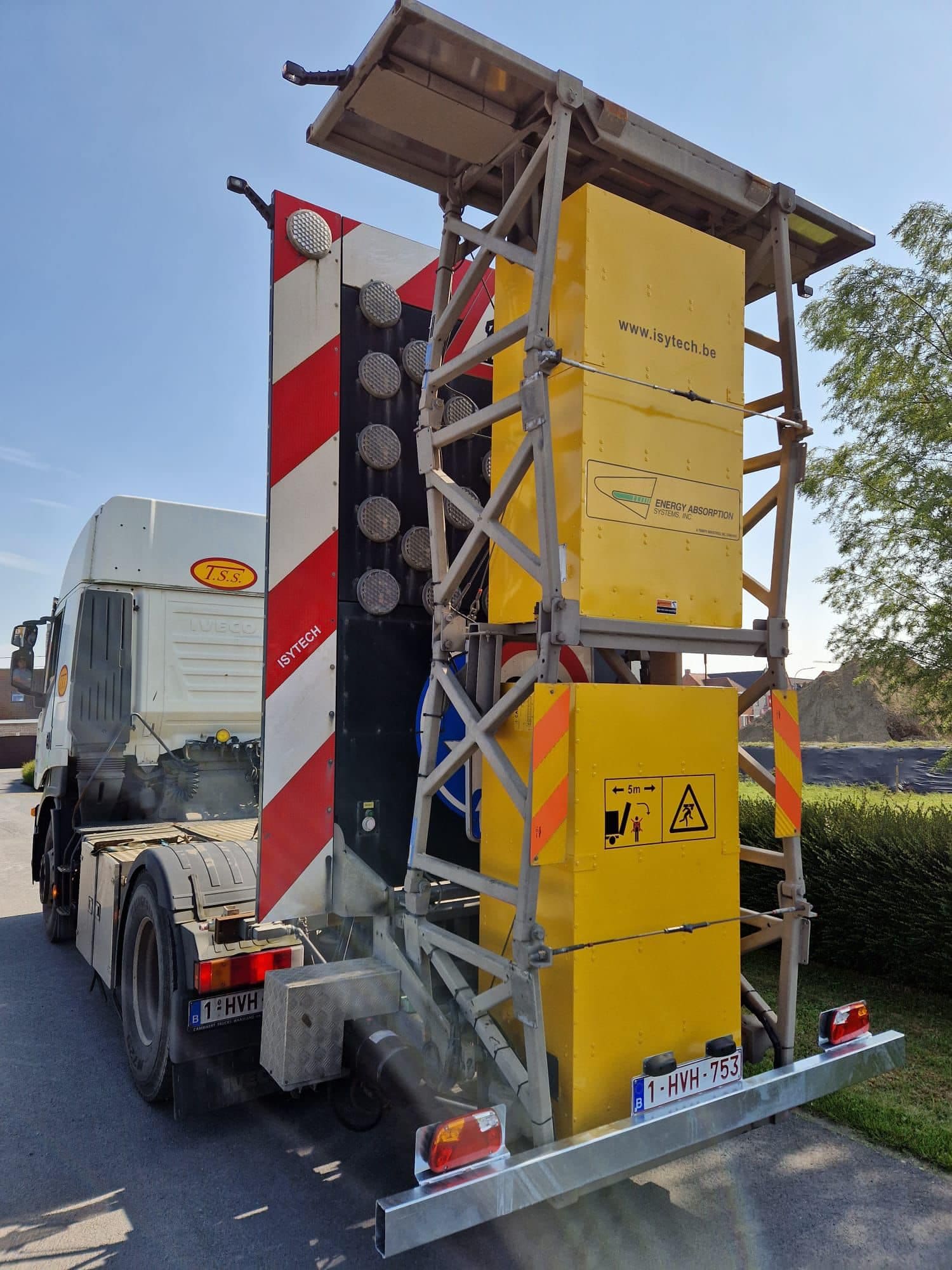 Beveiligingswagen met botsabsorbeerder en LED-pijlbord